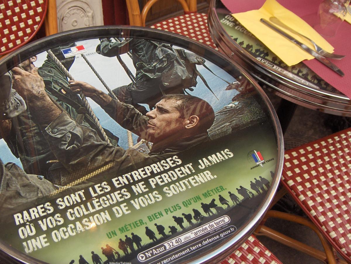 L'armée recrute sur les terrasses