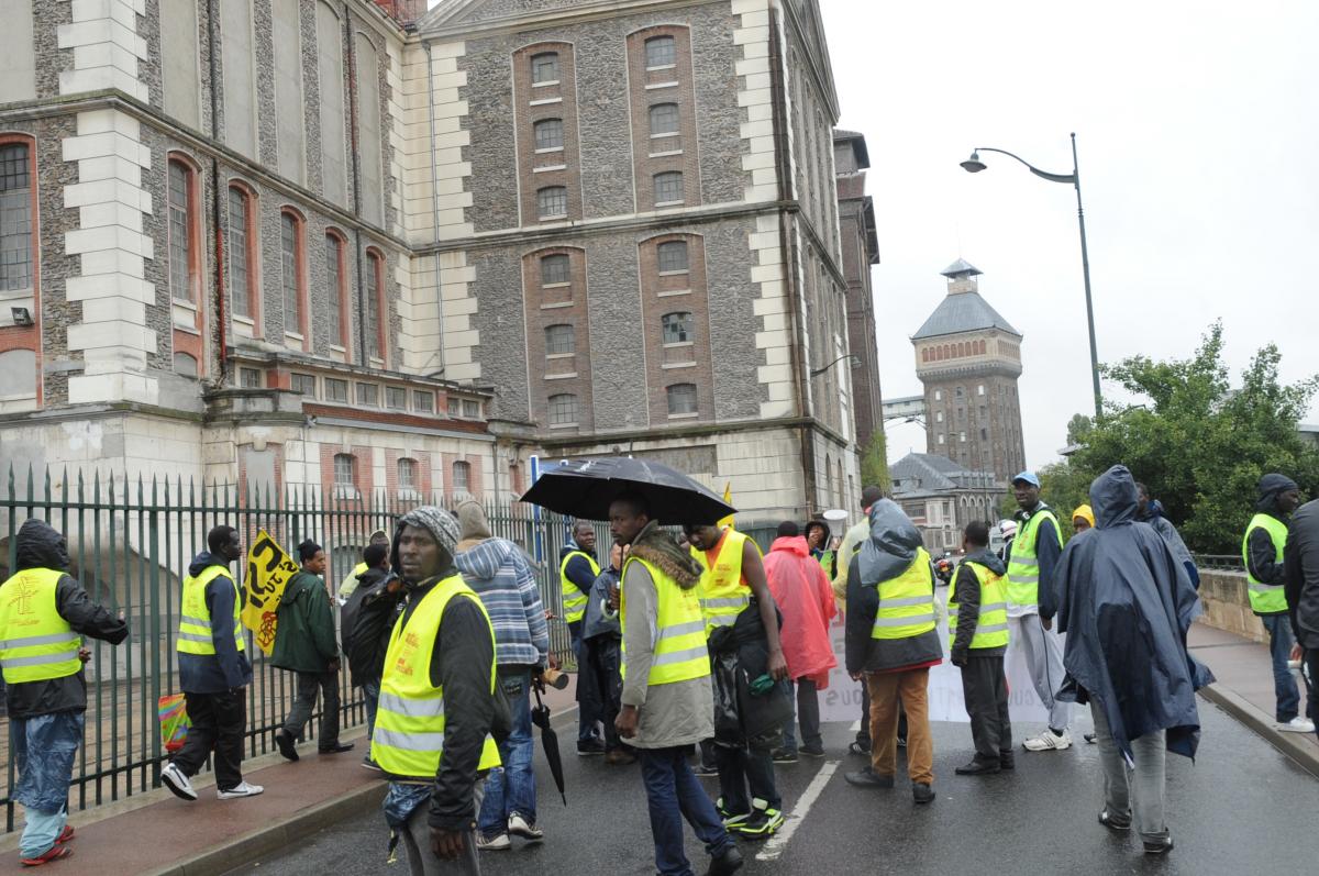 Sans-papiers et Migrants de l'Union nationale des Sans-papiers (UNSP) à Corbeil