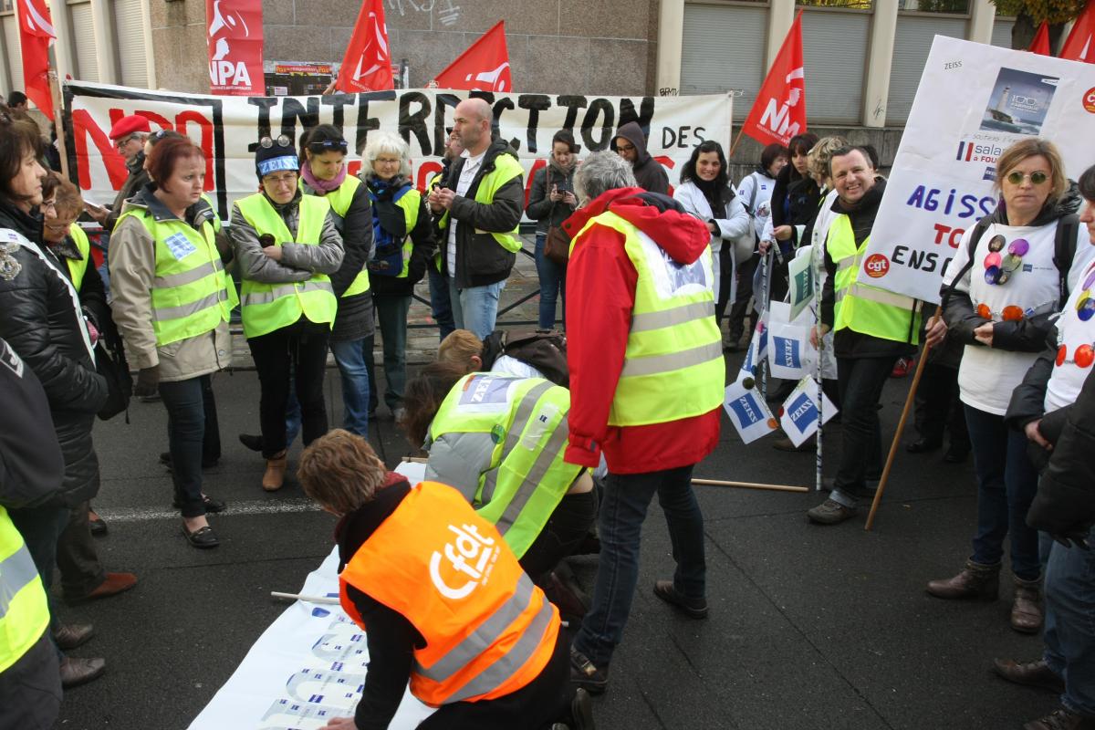Cortège des salariéEs de Zeiss au point fixe du NPA