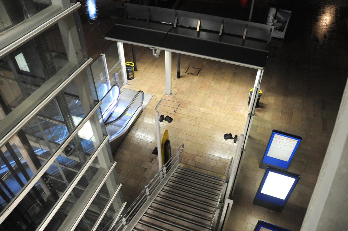 Passerelle gare de Massy Palaiseau côté Rer C