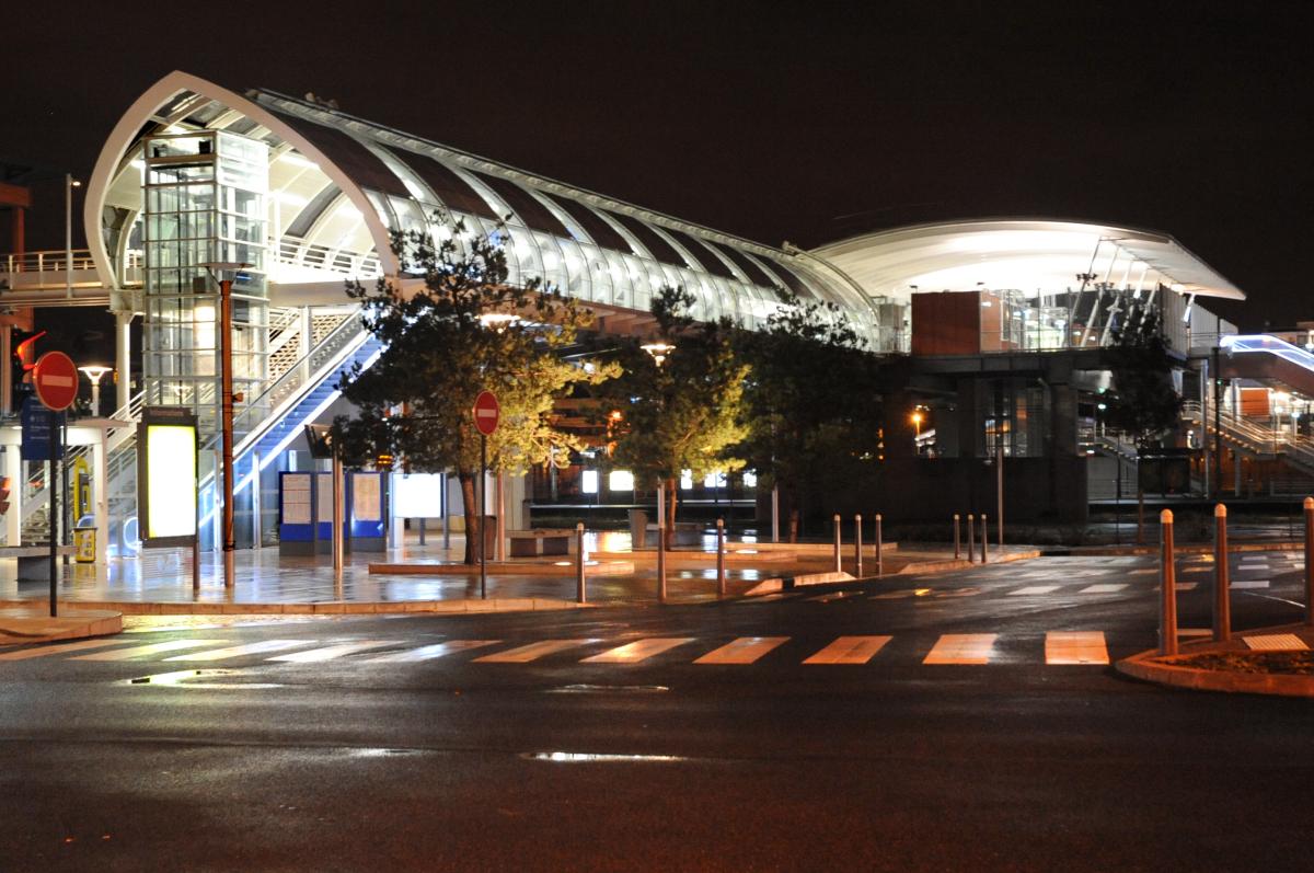 Passerelle gare de Massy Palaiseau côté Rer C