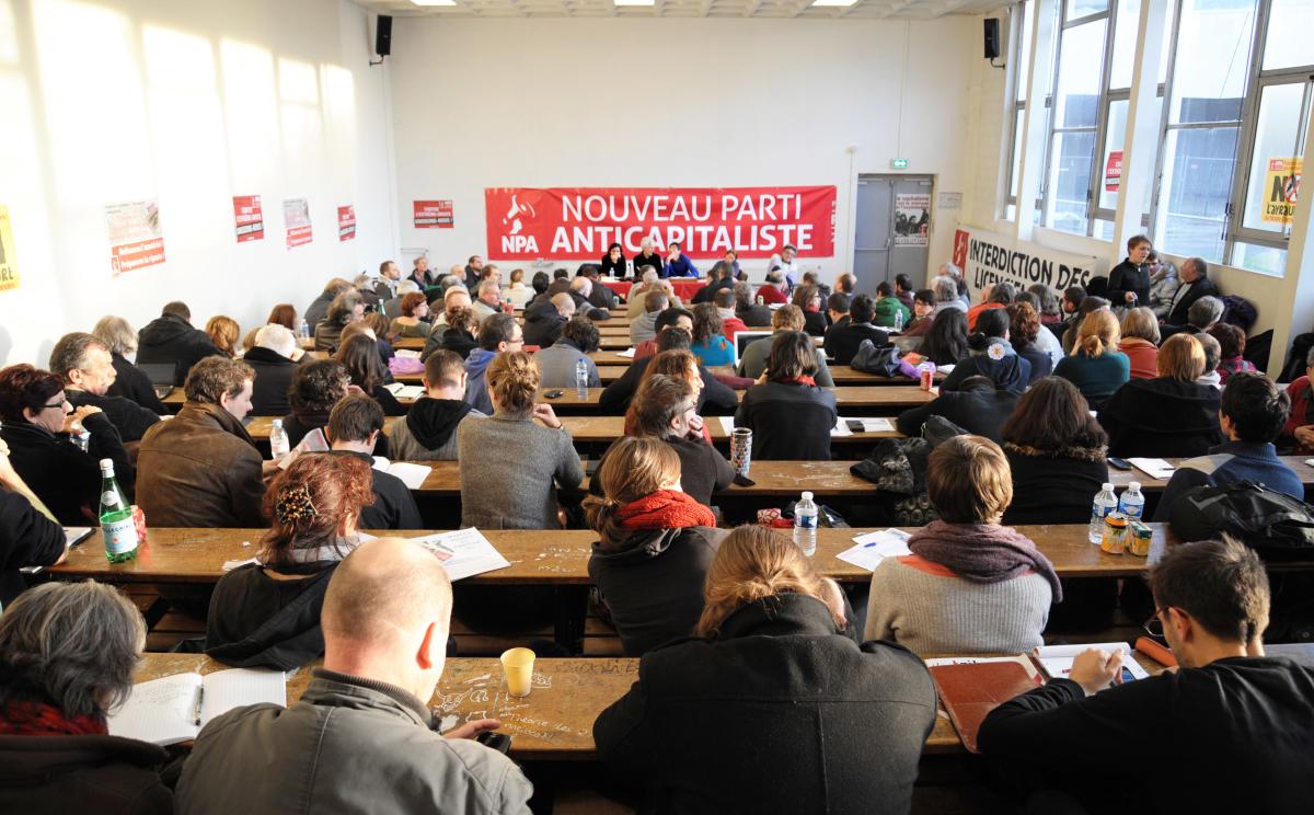 Salle Nanterre Conférence Public Privé du Npa. Photo publiée dans l'Anticapitaliste Hebdo N°225 du 16 janvier 2014
