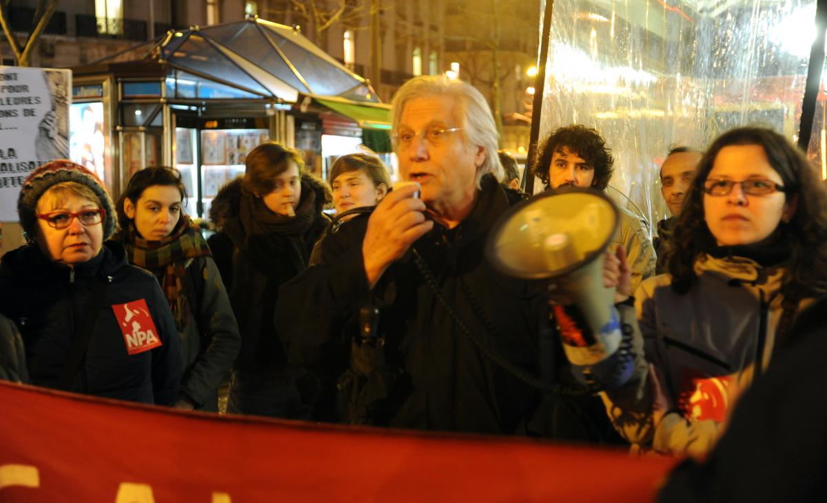 Devant lambassade dArgentine rassemblement pour lacquittement des travailleurs de Las Heras