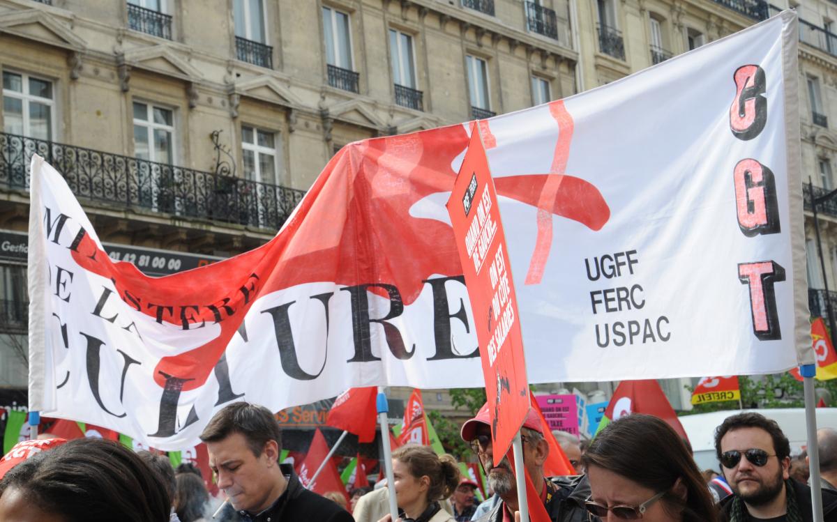 Banderole défense de la Culture Union générale des fédérations de fonctionnaires CGT