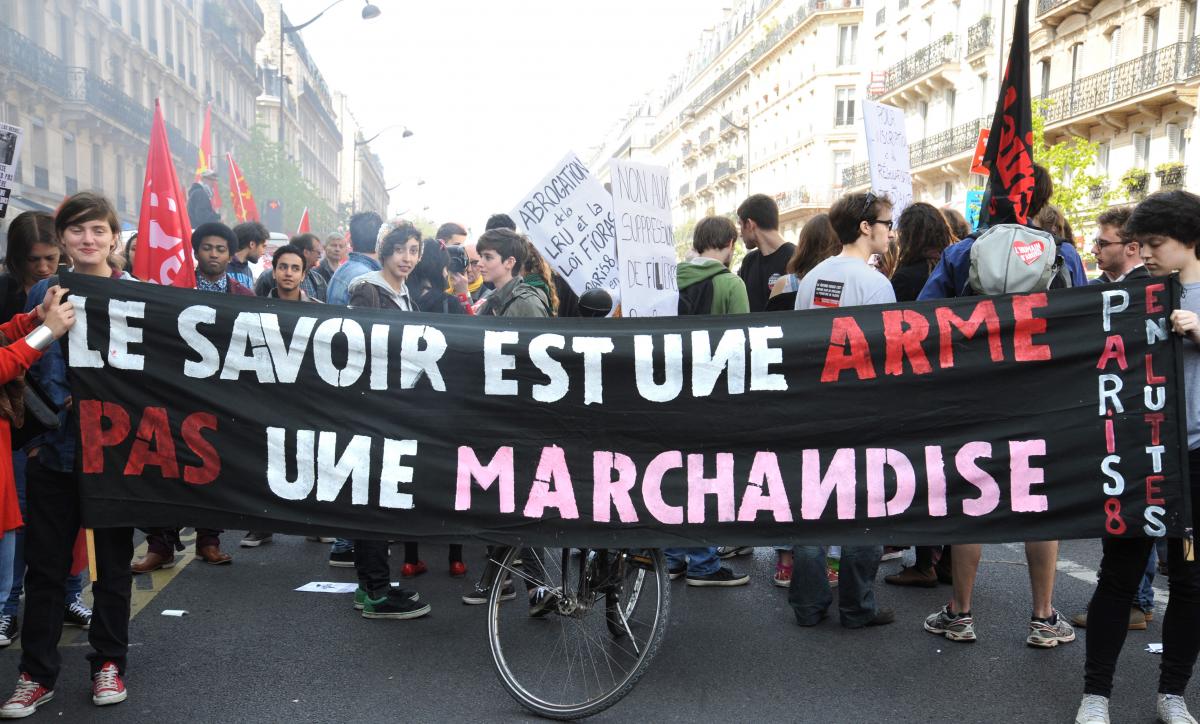 Banderole Le savoir est une arme pas une marchandise