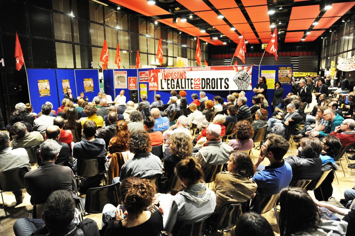 Salle au débat Bosnie Ukraine ça bouge à l'Est !