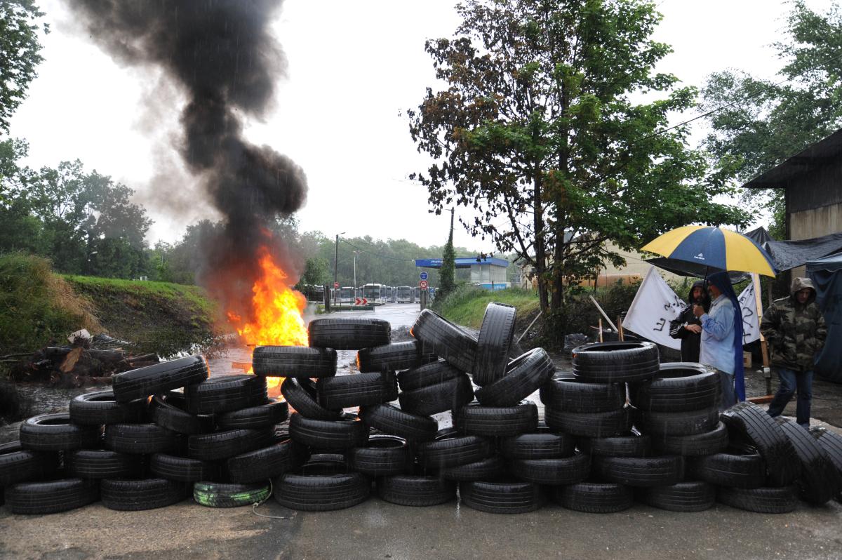 Grève occupation Dépôt de bus PHEBUS Versailles le Chesnay