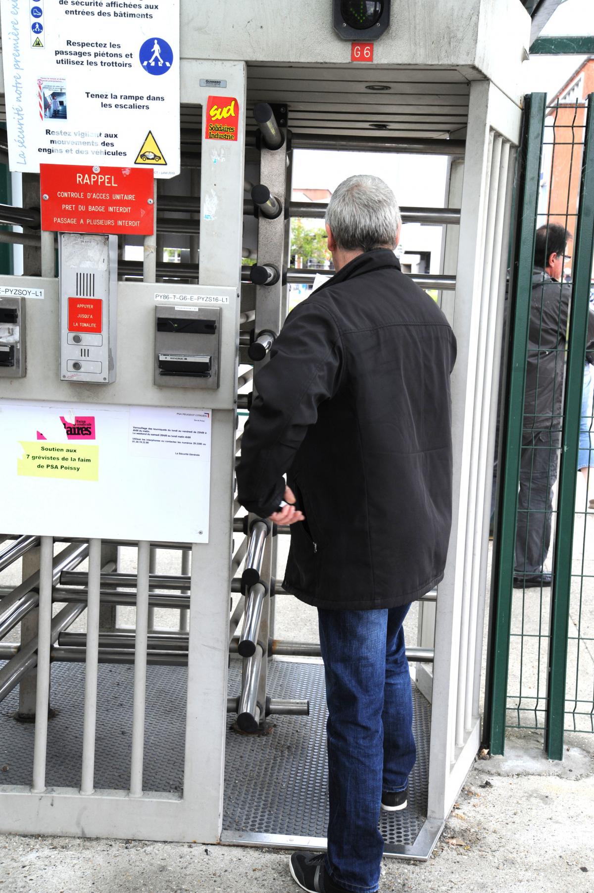 Entrée du personnel Usine PSA Poissy