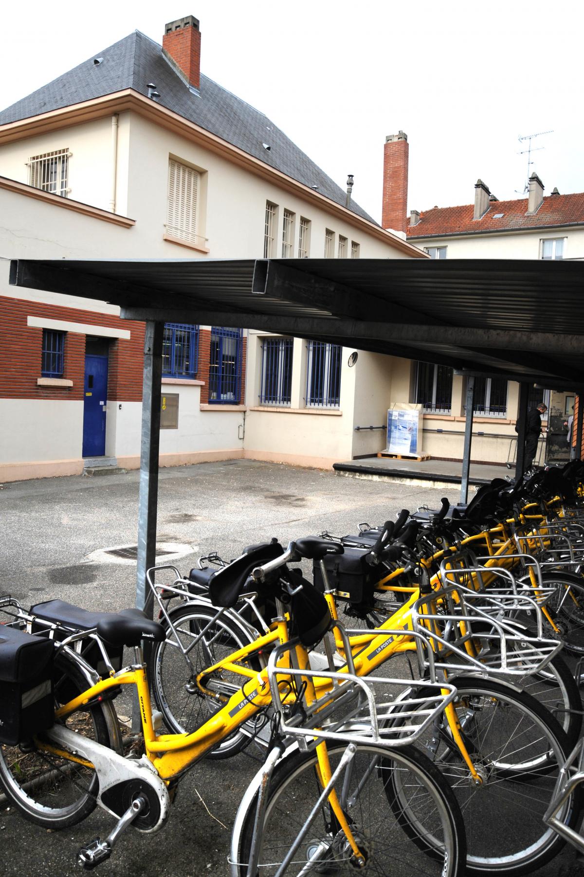 Vélos des postiers en grêve depuis 10 jours Epinay sur Orge 91 Essonne