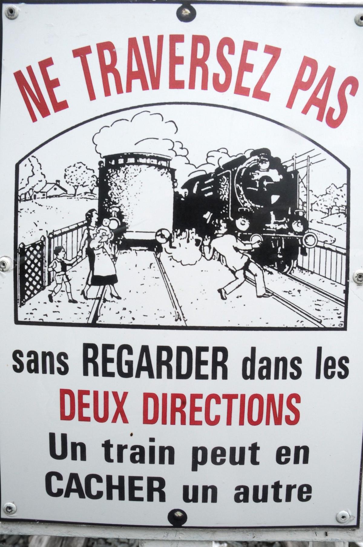 Plaque Sncf un train peut en cacher un autre