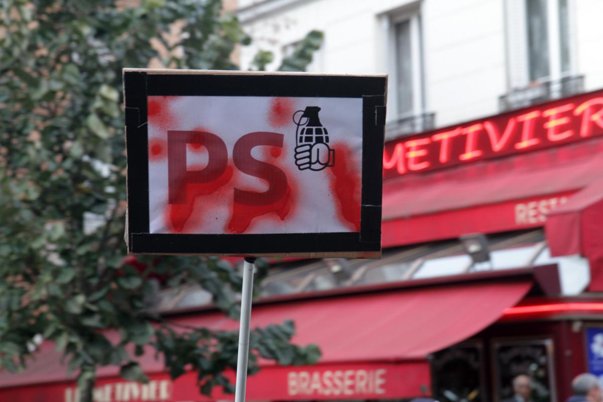 Pancarte PS avec grenade offensive
