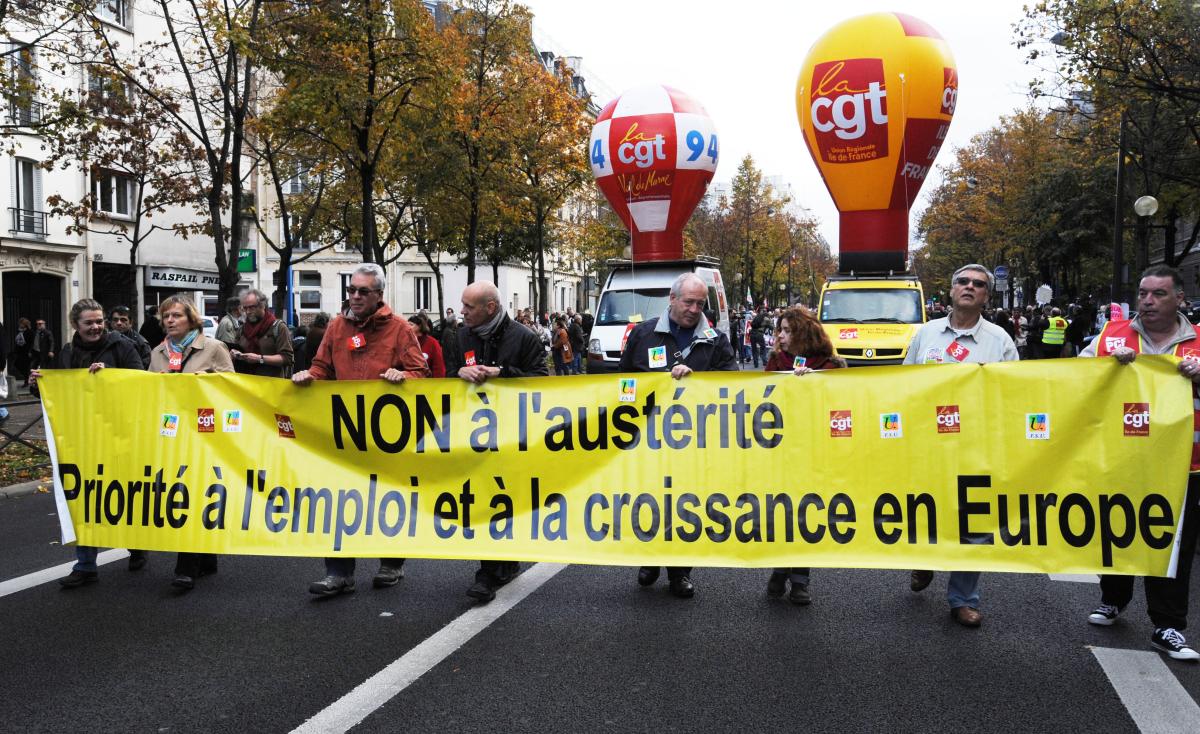Banderole Cgt ile de France manifestation contre l'Austérité et le Gouvernement
