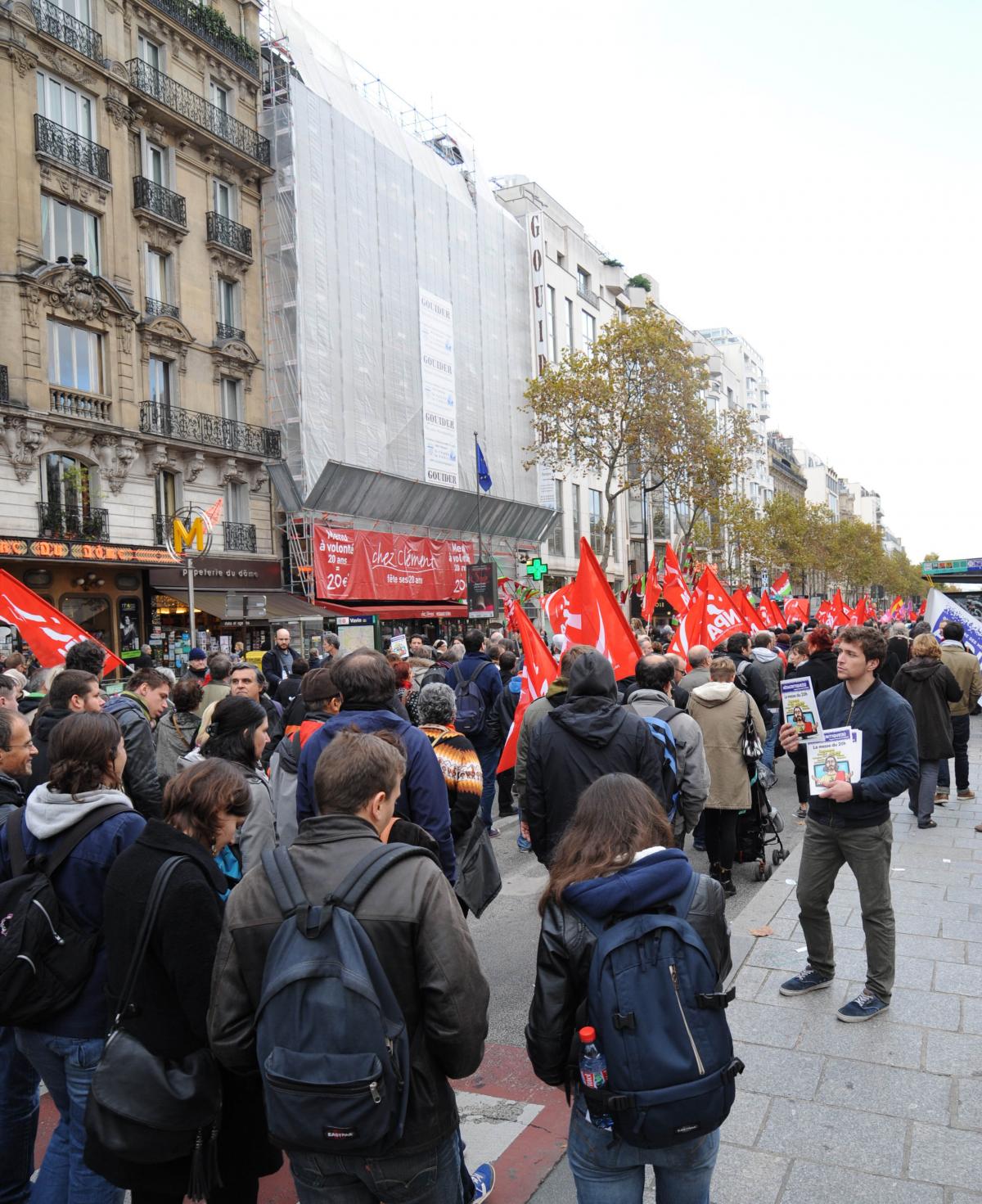 Fin de cortège Npa manifestation contre l'Austérité et le Gouvernement