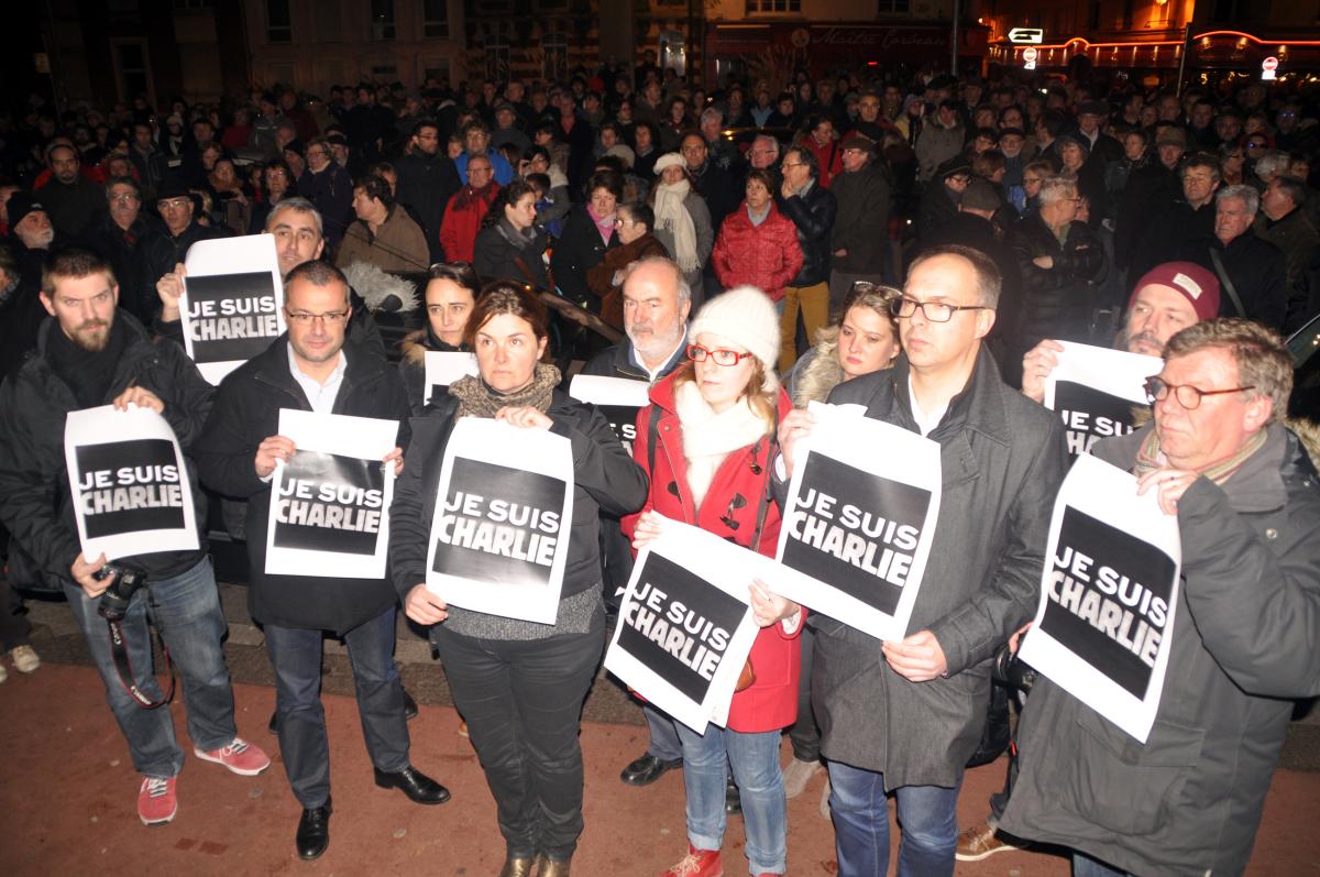 Journalistes Cherbourgeois devant la foule