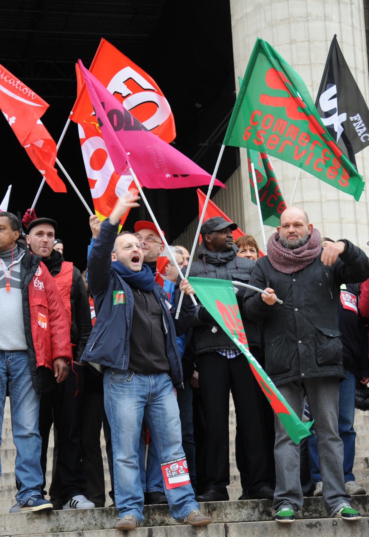 Drapeau Sud Solidaires Commerces et Services Parvis de l'église de la Madeleine Paris