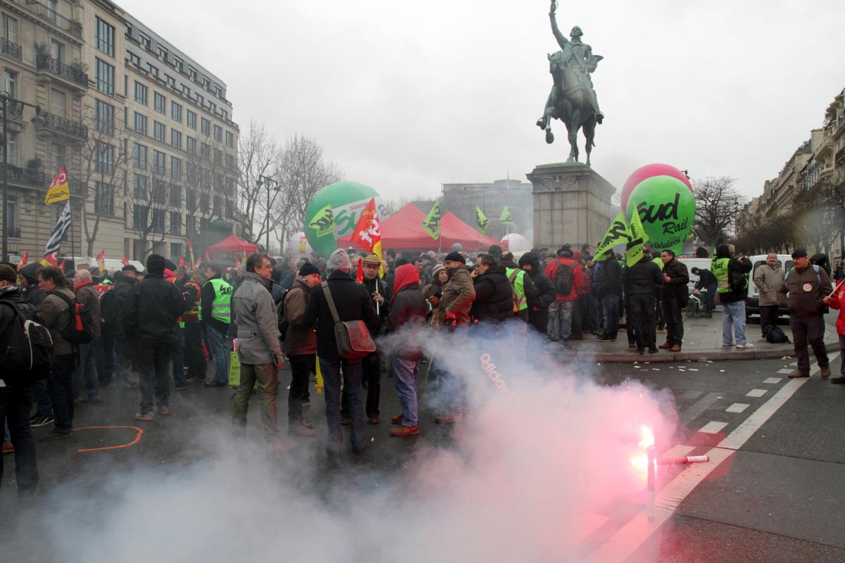 Rassemblement sous la statue de Washington