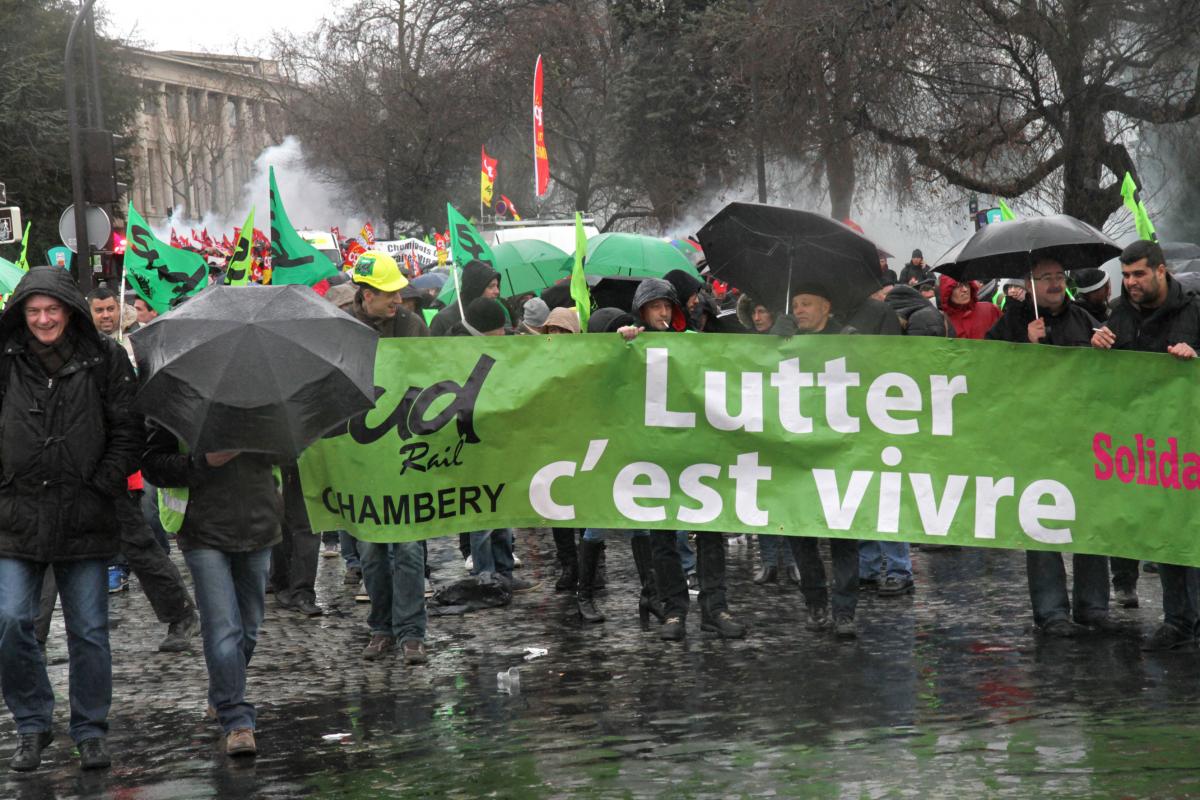 Banderole Sud Rail Lutter c'est vivre