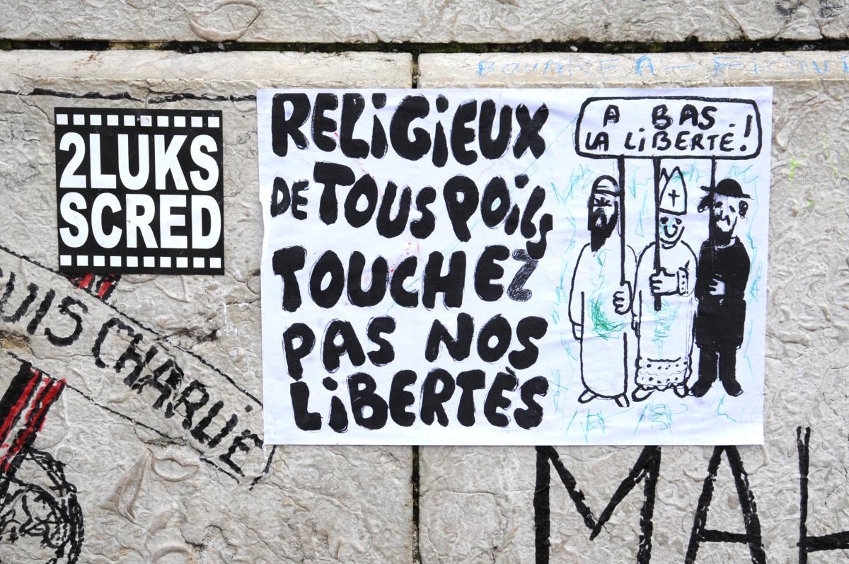 Place de la République Paris en mémoire des victimes des attentats en France