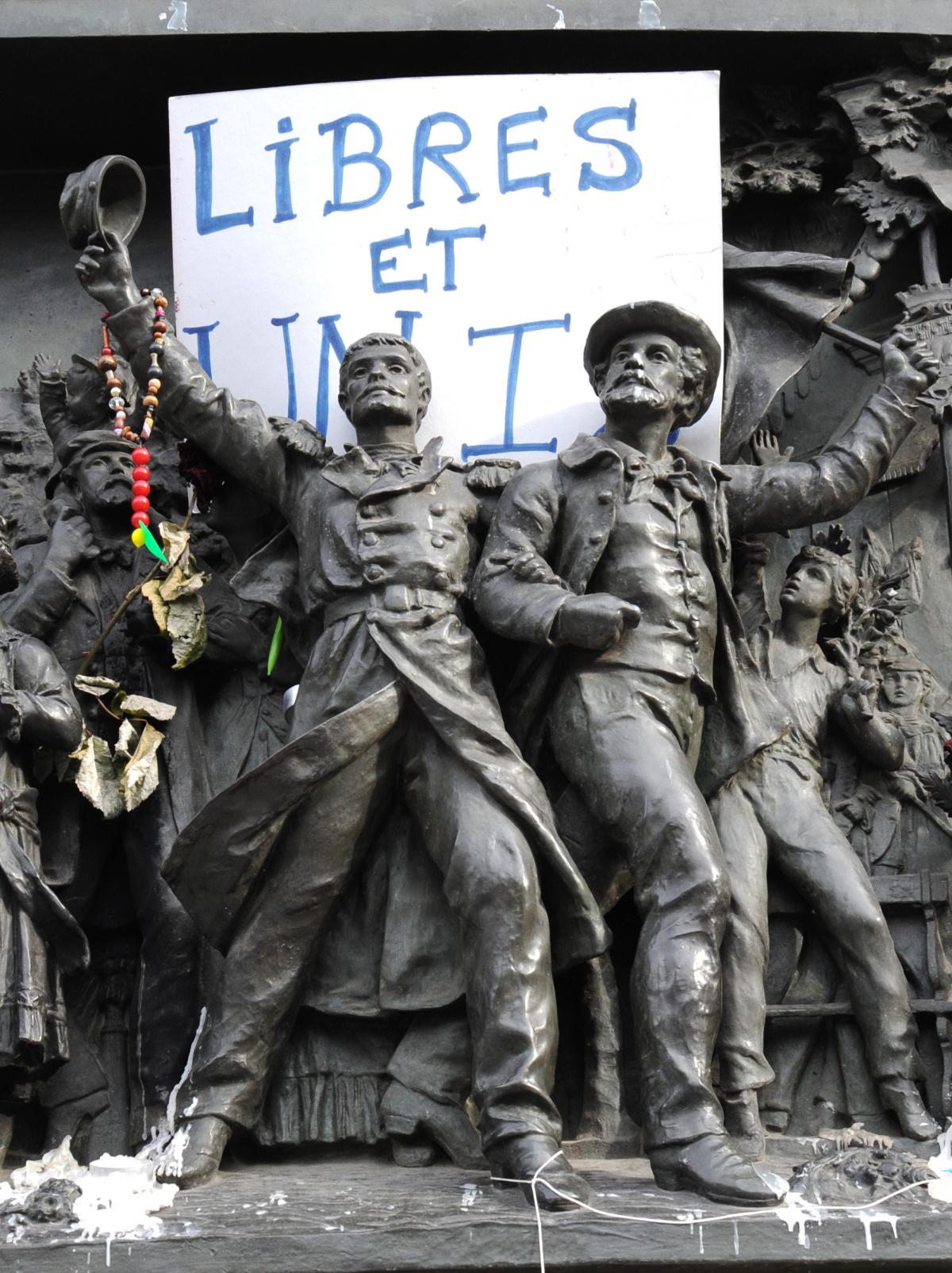 Place de la République Paris en mémoire des victimes des attentats en France libres et unité