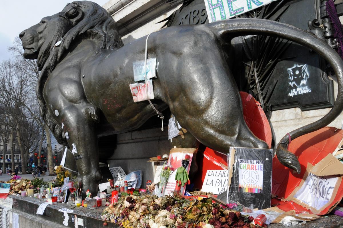 Charlie place de la République Paris en mémoire des victimes des attentats en France