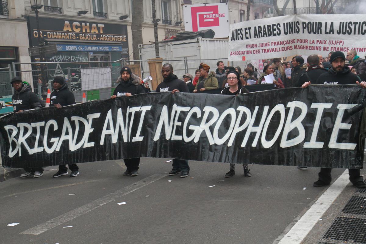 Banderole Brigade anti négrophobie