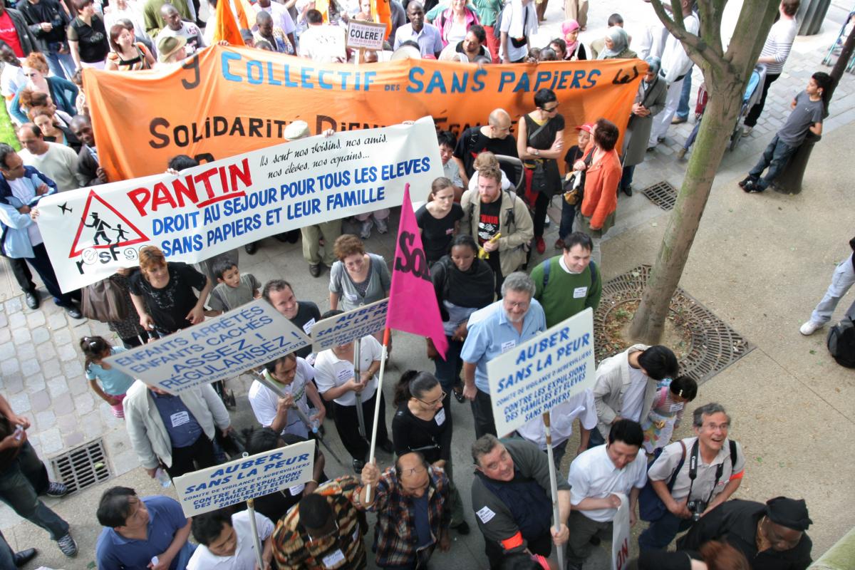 manifestation à Paris pour la régularisation des sans-papiers