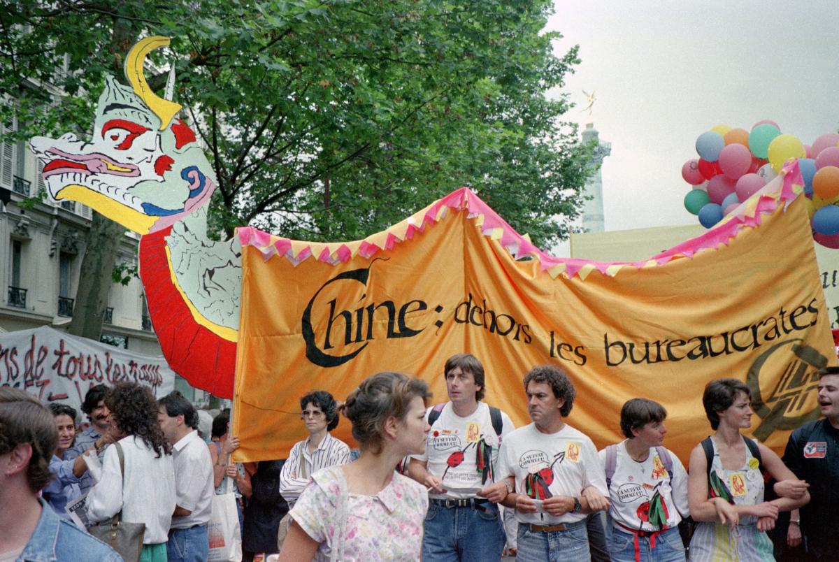 Banderole de la LCR Chine:Dehors les bureaucrates