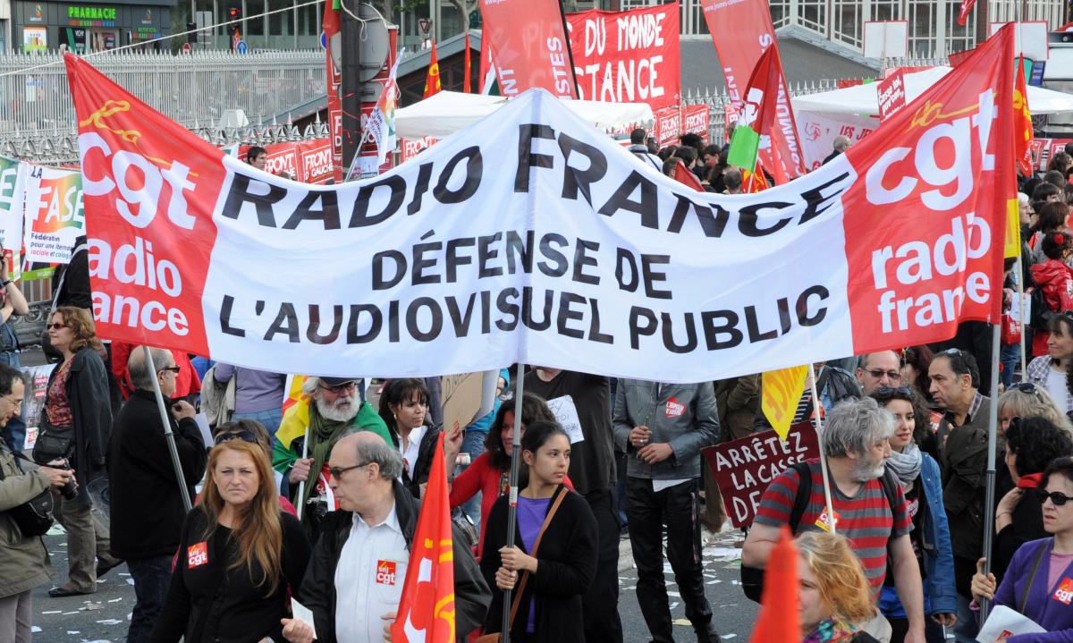 Banderole défense de l'Audiovisuel Public Grève à Radio France entamée le 19 mars 2015