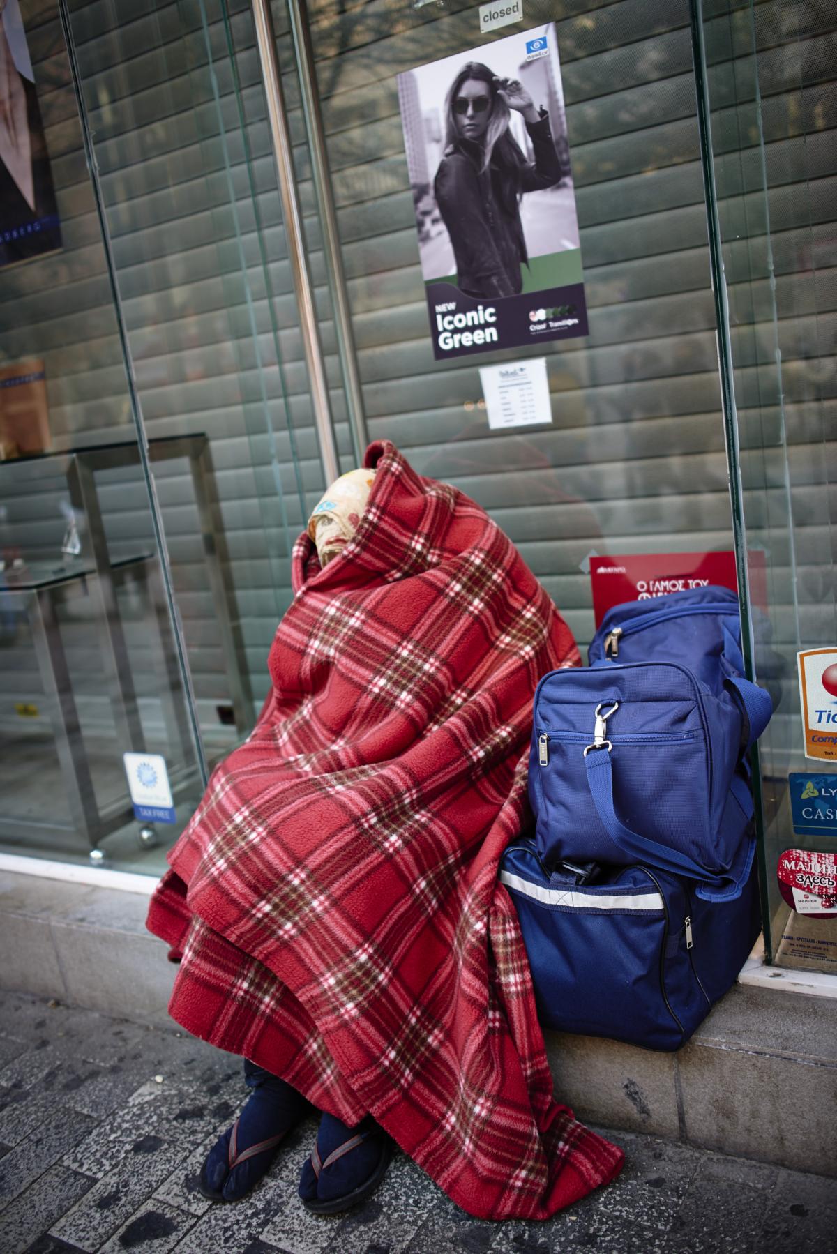 Personne sans abri dans une rue d'Athènes en février 2015