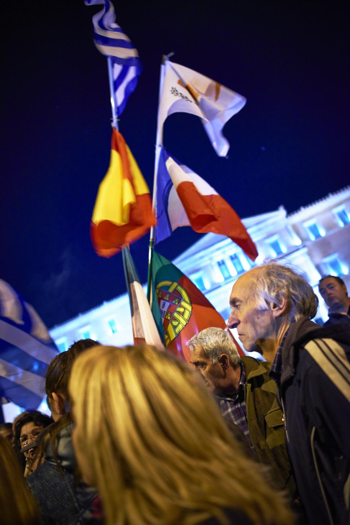 Drapeaux place Syntagma, Athènes.