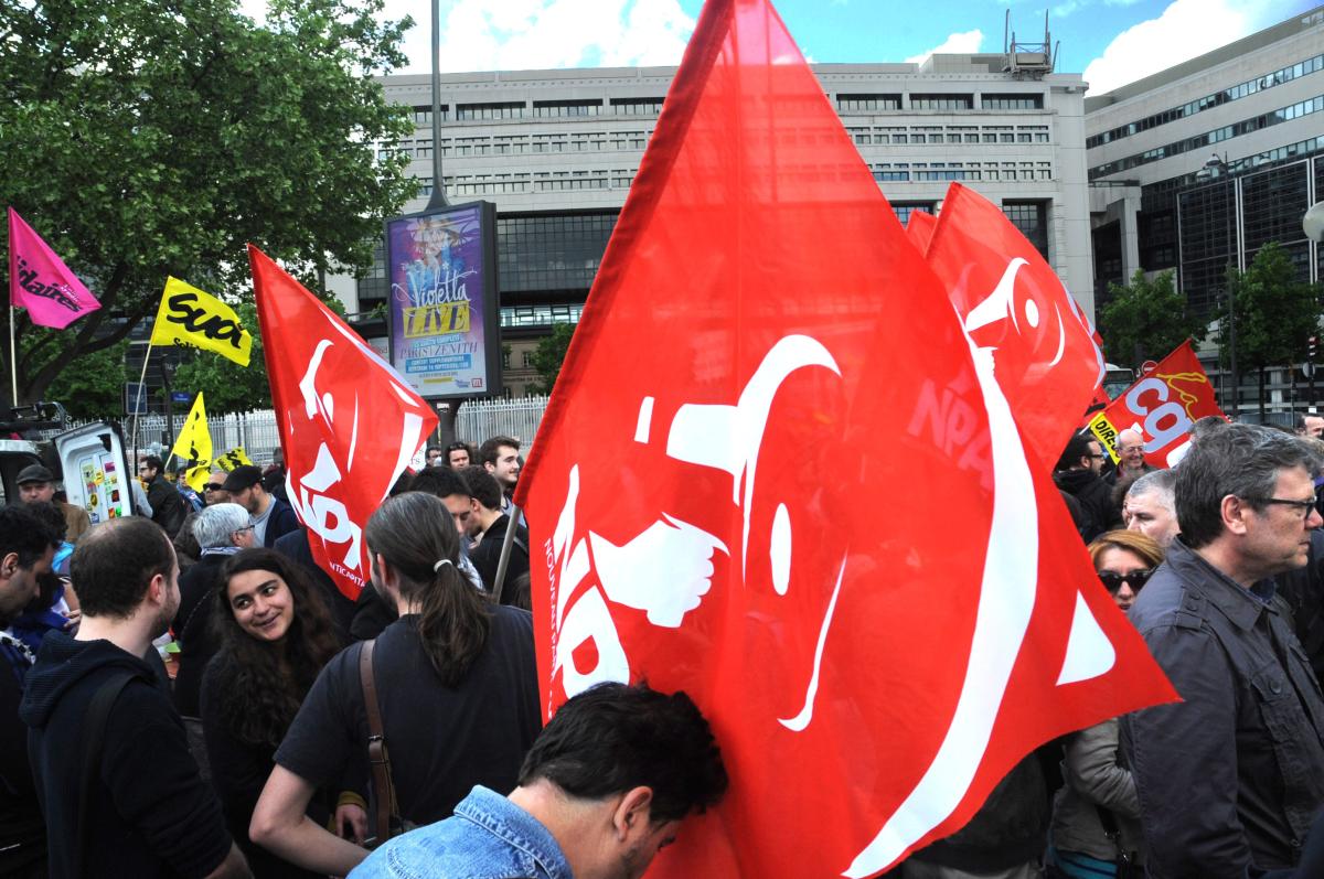 Npa au rassemblement devant le Ministère des finances pour demander la réintégration de Yann Le Merrer Postier