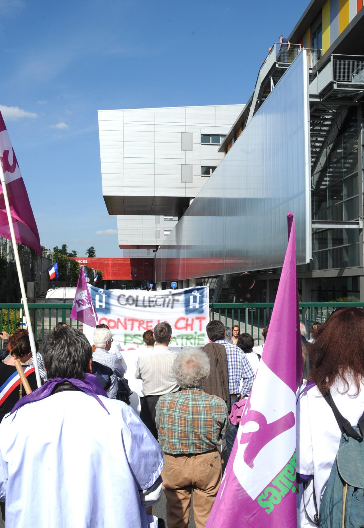 Rassemblement Syndical l'ors de l'inauguration du CHSF Centre Hospitalier Sud Francilien de Corbeil par Marisol TOURAINE Ministre des Affaires sociales