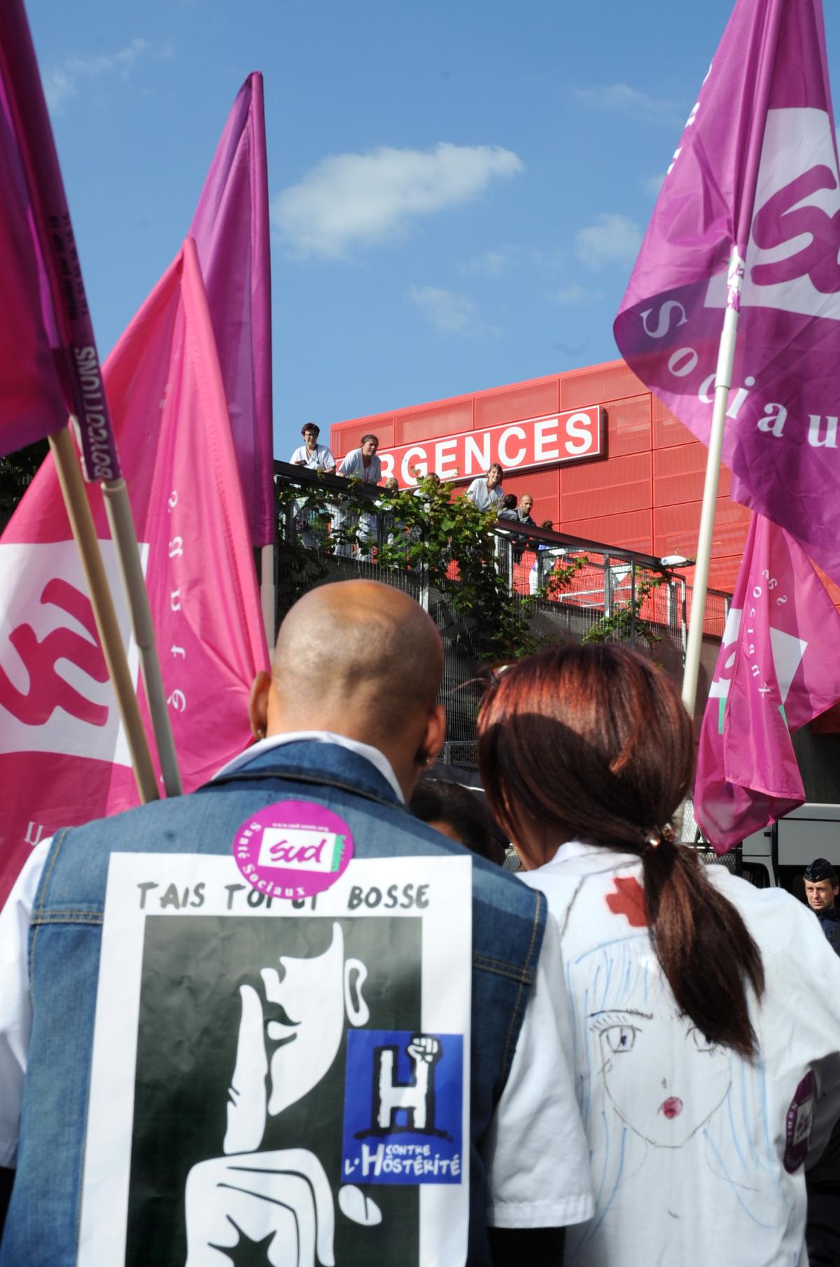 Rassemblement Syndical l'ors de l'inauguration du CHSF Centre Hospitalier Sud Francilien de Corbeil par Marisol TOURAINE Ministre des Affaires sociales