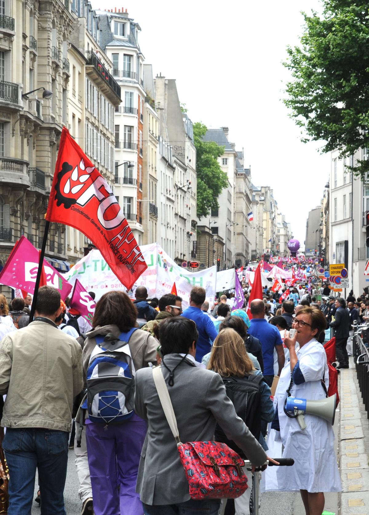 Salariés de l'AP-HP en grêve contre le projet de Martin Hirsch de remise en cause des RTT rue st Jacques Sorbonne