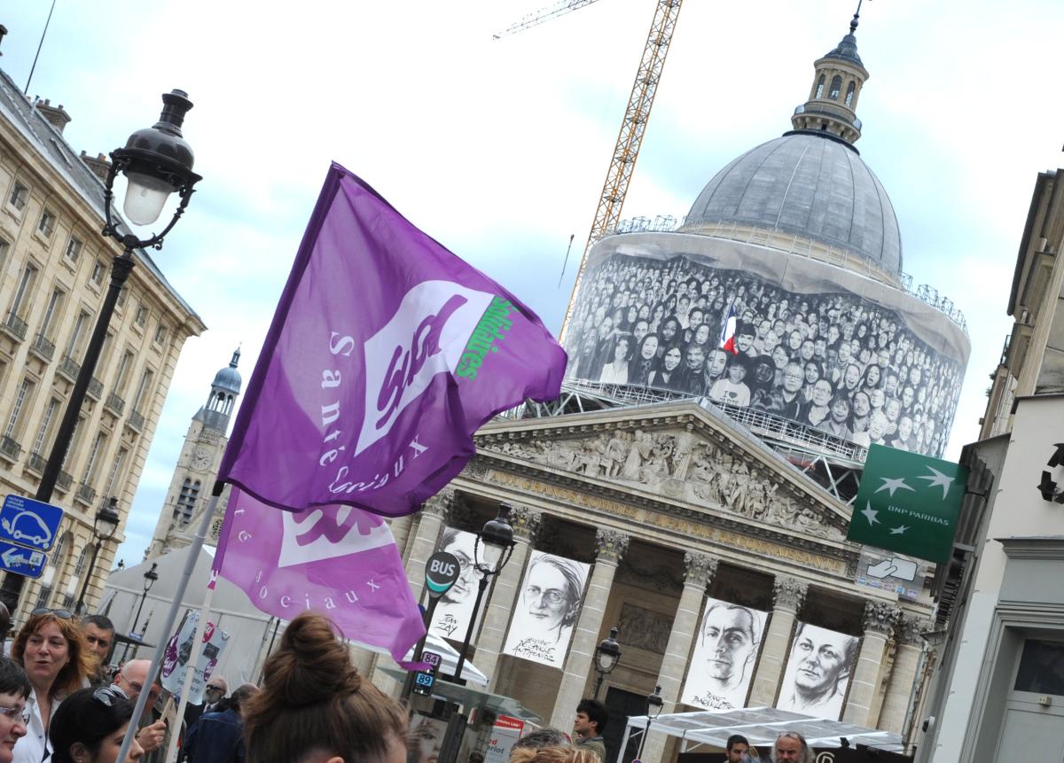 Salariés de l'AP-HP en grêve contre le projet de Martin Hirsch de remise en cause des RTT devant le Panthéon