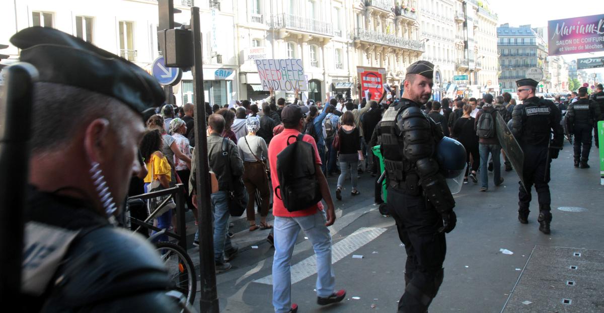 Un policier tous les 10 mêtres le long de la manifestation