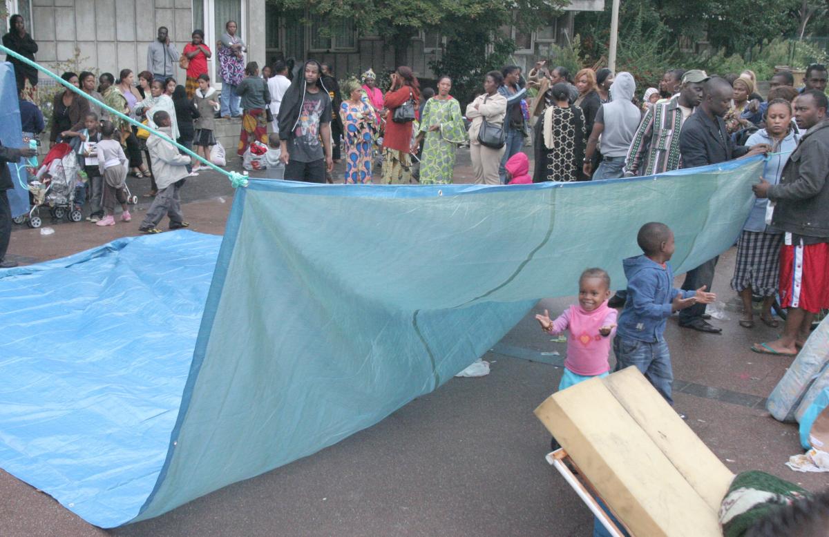 Les campeurs d'Aubervilliers refusent de se disperser