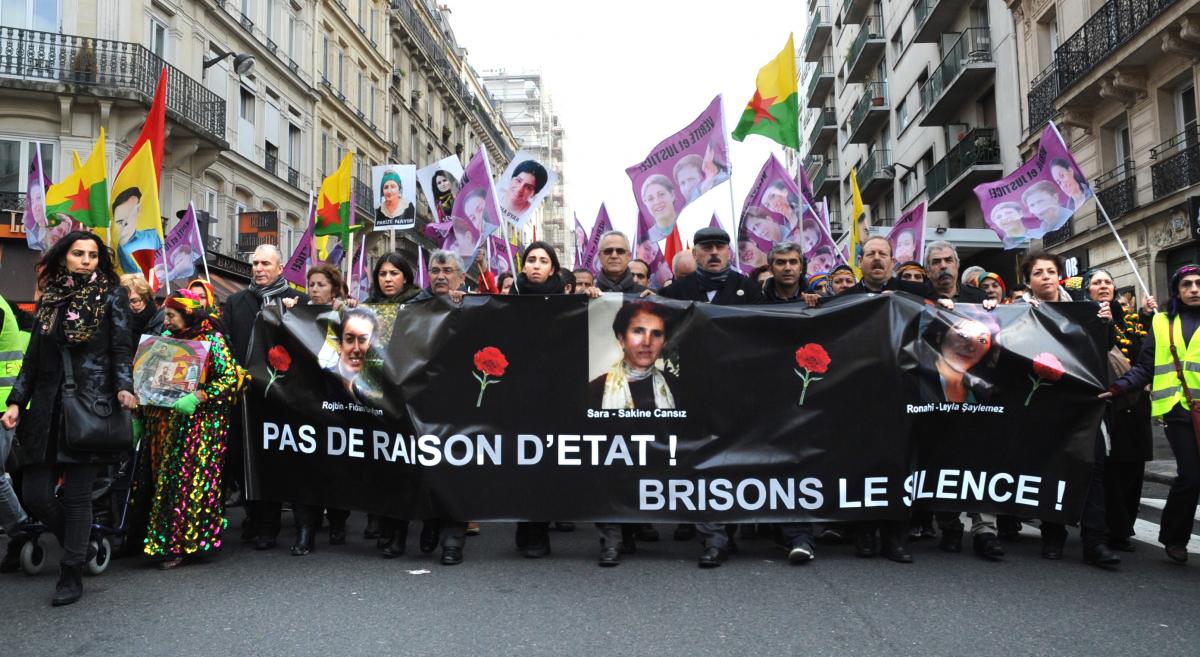 Tête de manifestation de Solidarité avec les KURDES Vérité et justice pour Sakine, Rojbîn et Leyla photo Milo
