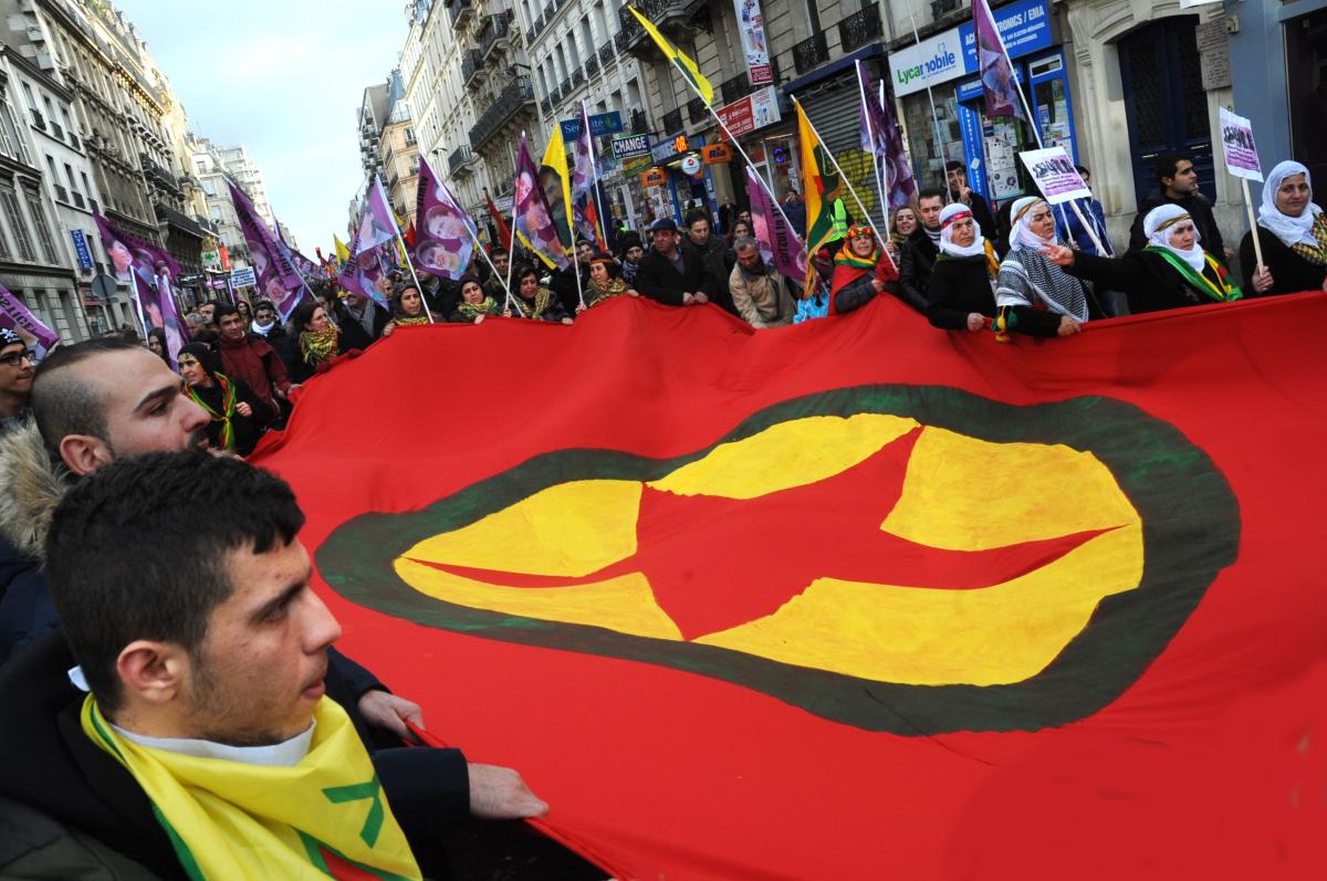 Militant Kurde Vérité et justice pour Sakine, Rojbîn et Leyla, militantes kurdes assassinées à Paris