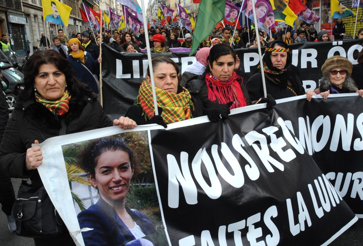 Militants Kurde Vérité et justice pour Sakine, Rojbîn et Leyla, militantes kurdes assassinées à Paris