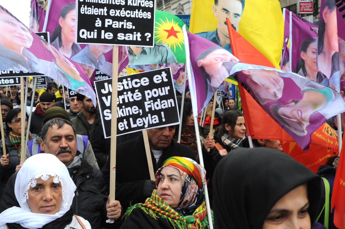 Militantes Kurde Vérité et justice pour Sakine, Rojbîn et Leyla, militantes kurdes assassinées à Paris