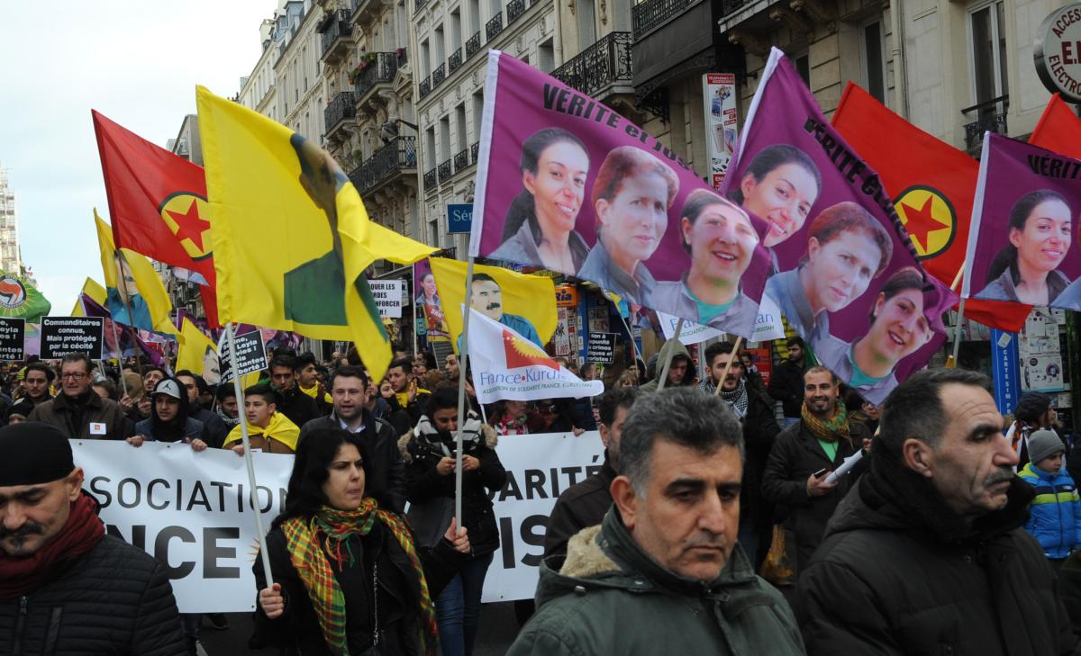 Militant Kurde Vérité et justice pour Sakine, Rojbîn et Leyla, militantes kurdes assassinées à Paris en 2013