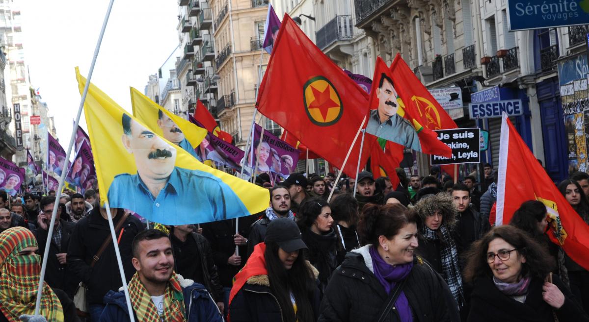 Militant Kurde Vérité et justice pour Sakine, Rojbîn et Leyla, militantes kurdes assassinées à Paris en 2013