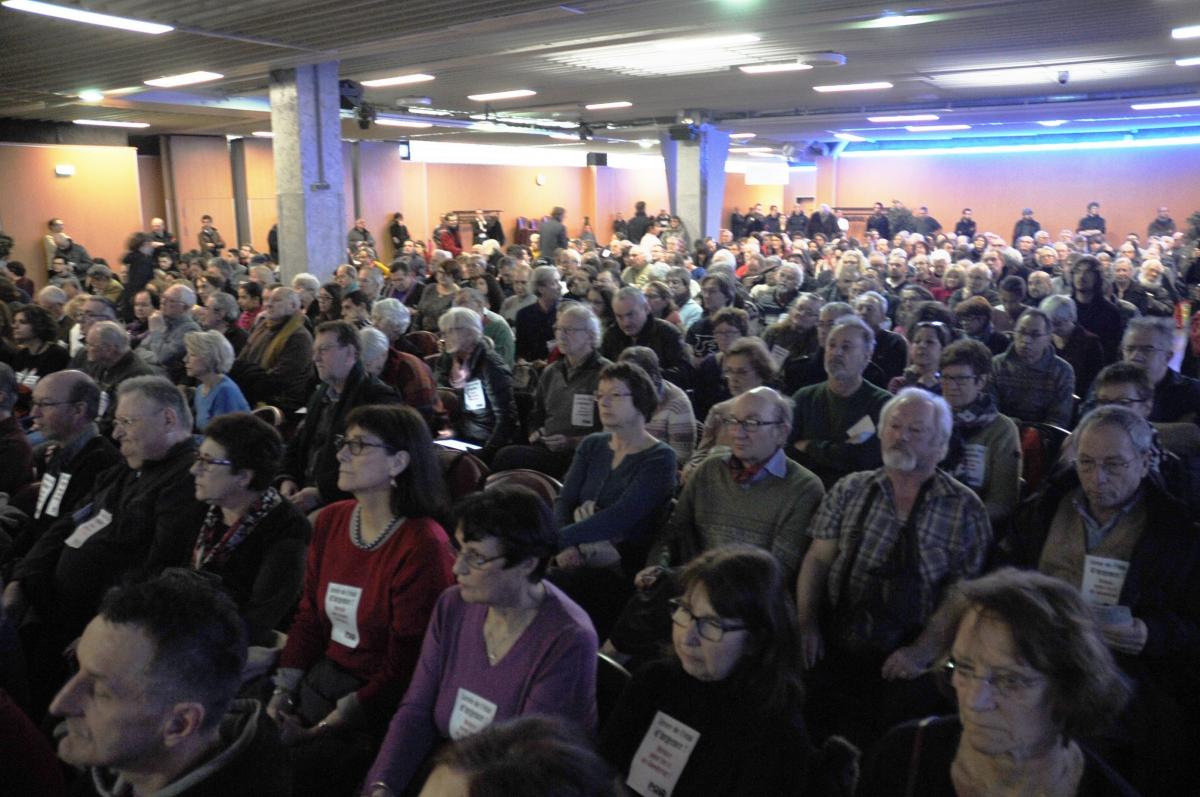 Salle au Meeting pour la levée de lEtat dUrgence