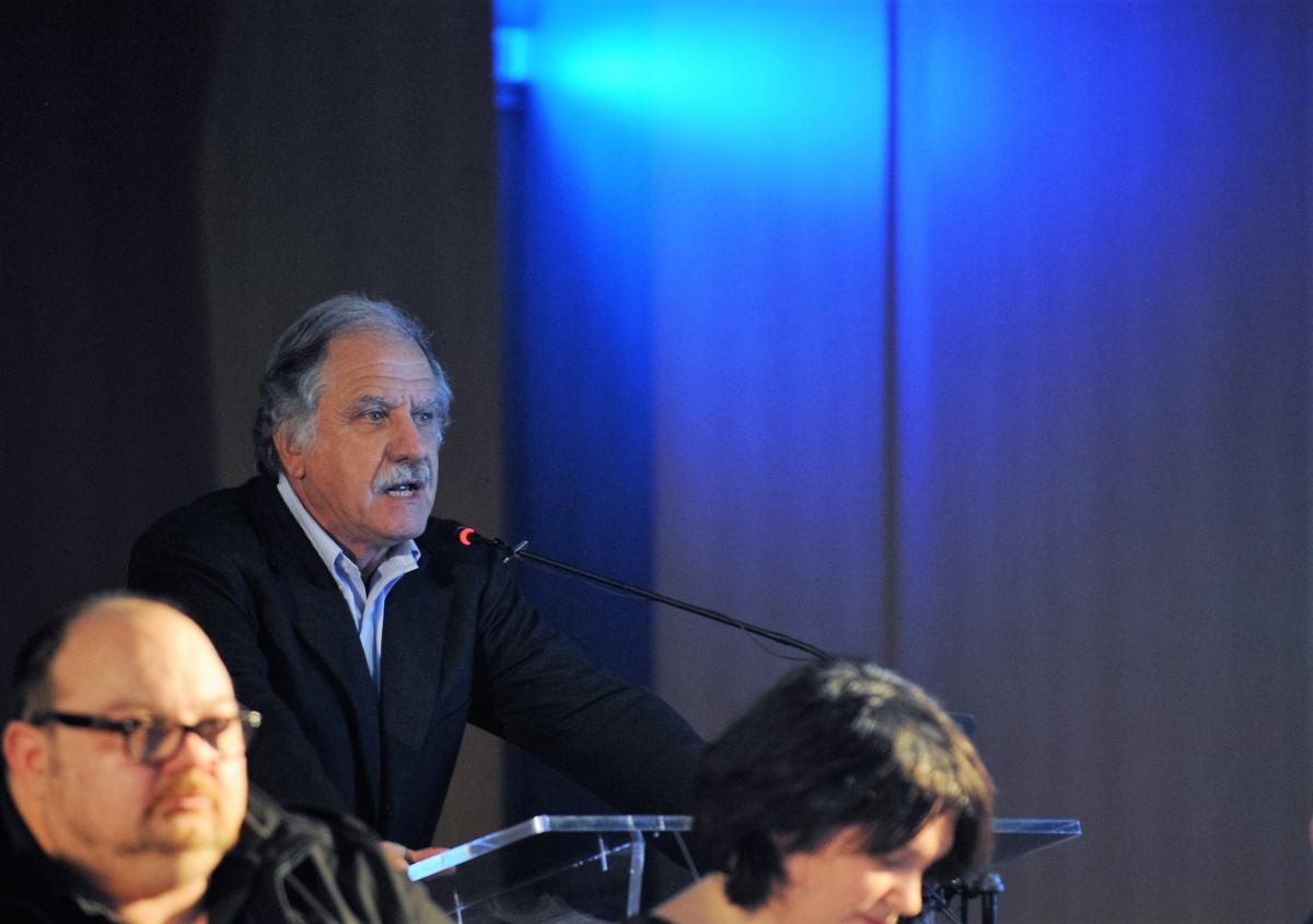 Intervention de Noël Mamère député-maire écologiste Béglais au Meeting pour la levée de lEtat dUrgence