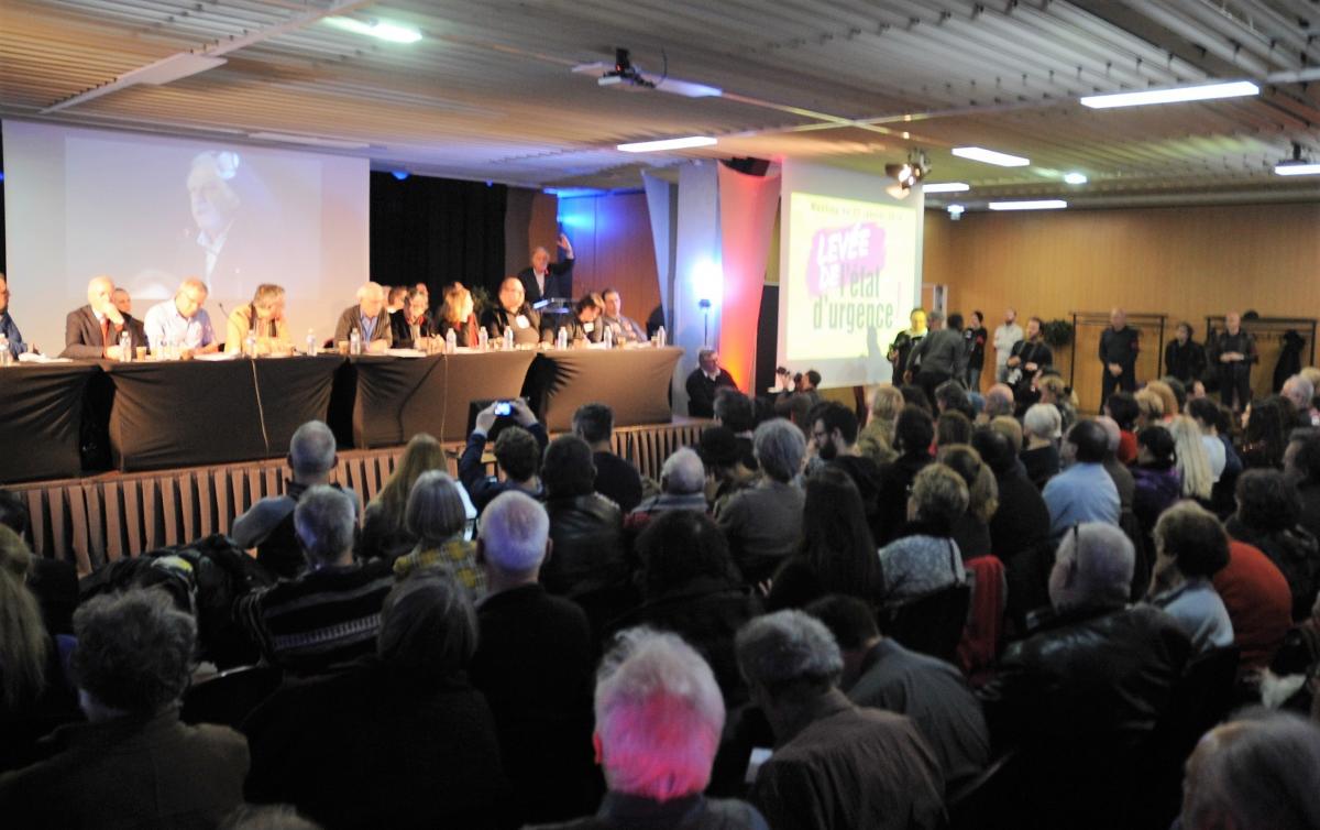 Salle au Meeting pour la levée de lEtat dUrgence
