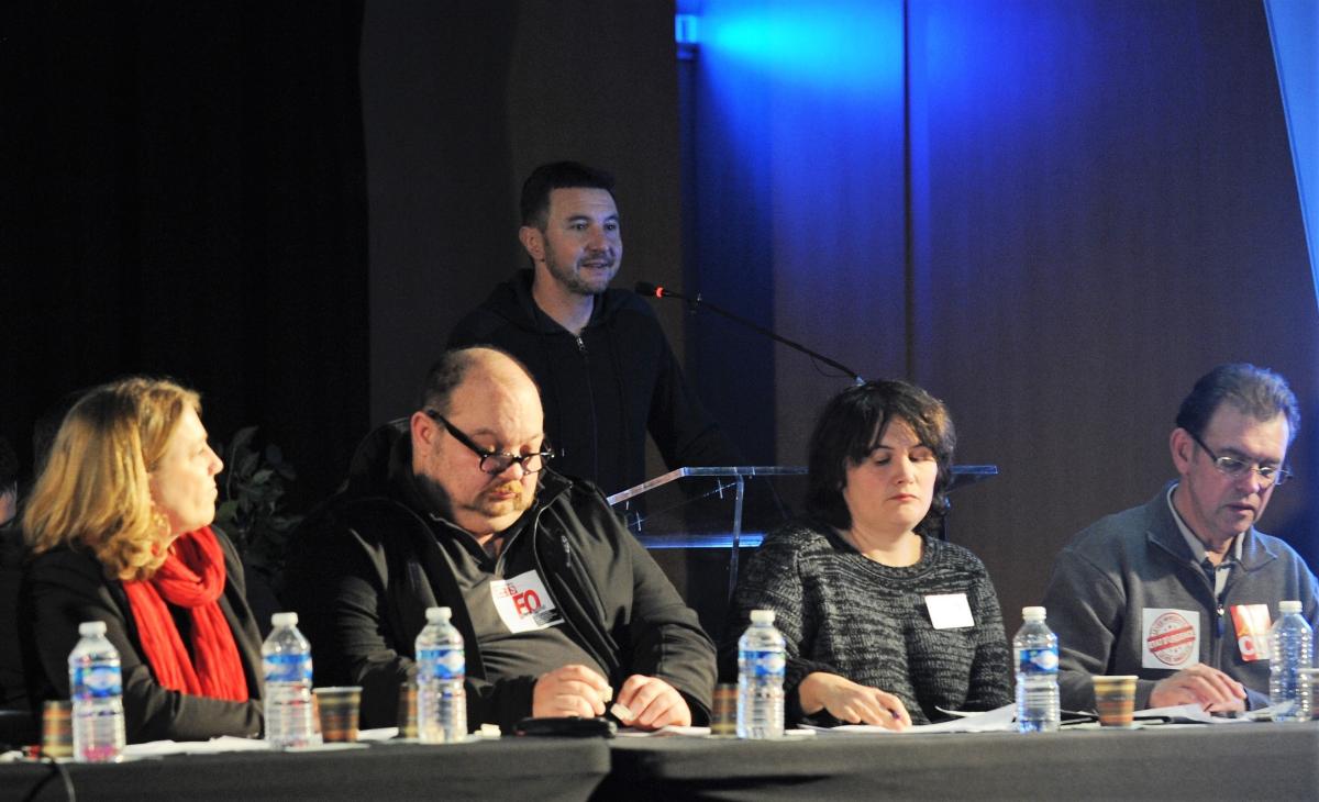 Olivier Besancenot au Meeting pour la levée de lEtat dUrgence Espace Charenton Paris