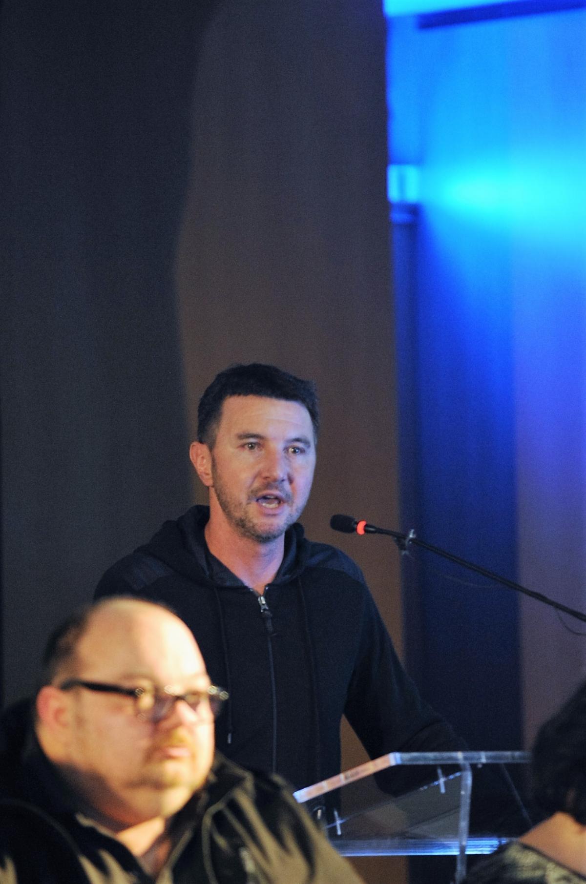 Olivier Besancenot au Meeting pour la levée de lEtat dUrgence Espace Charenton Paris