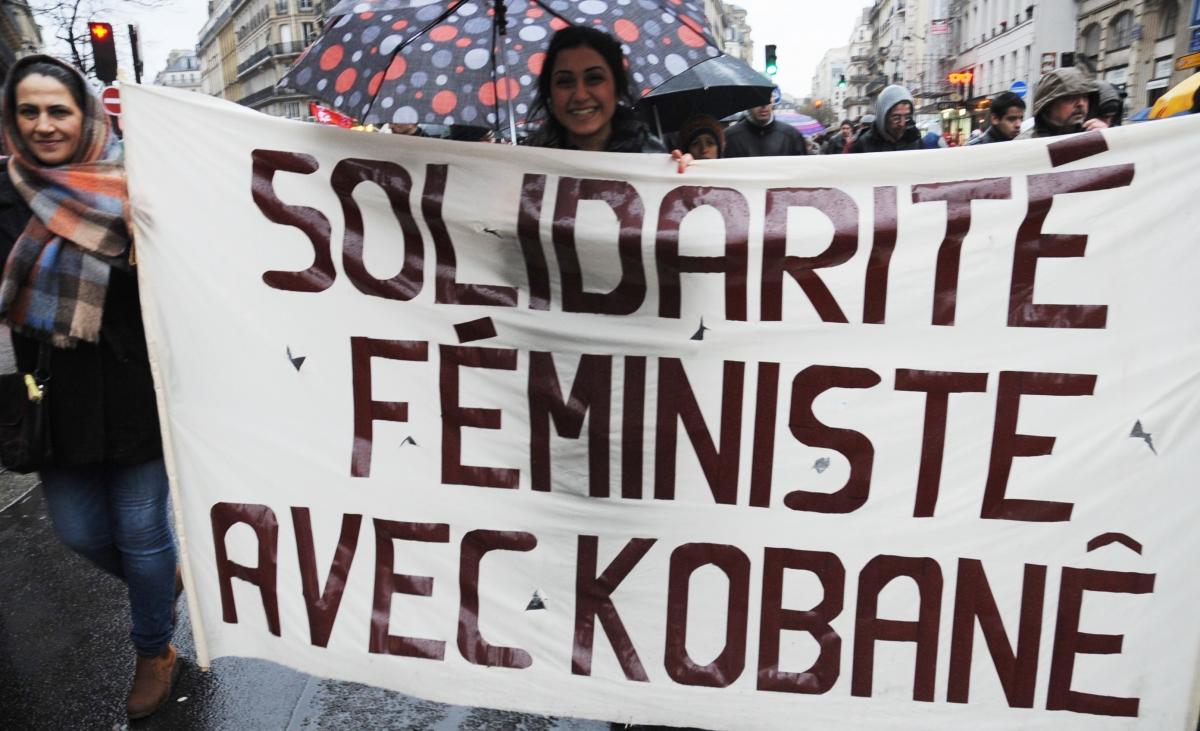 Banderole solidarité Féministe avec Kobanê