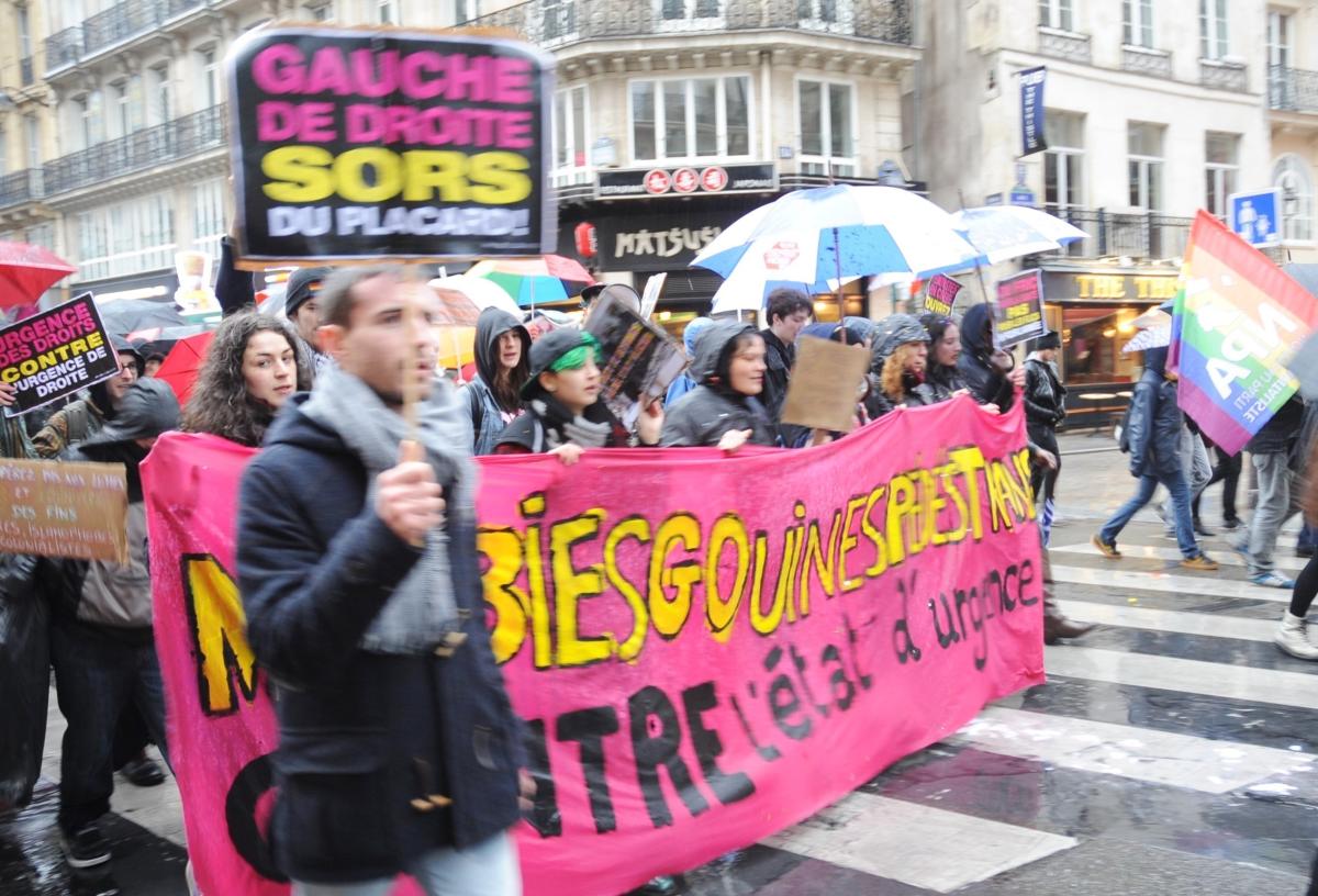 Gays contre l'Etat d'Urgence affichette gauche de droite sors du placard